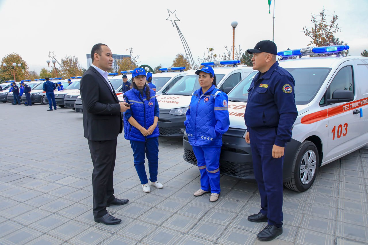 В Ферганском областном театрально-концертном дворце имени Ислама Каримова состоялось праздничное мероприятие, посвященное Дню медицинских работников.